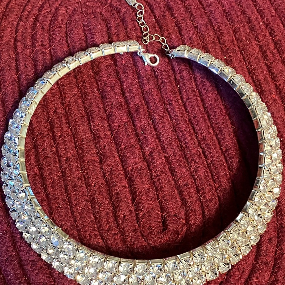 🌸Sparkle Collar Necklace - Picture 2 of 5